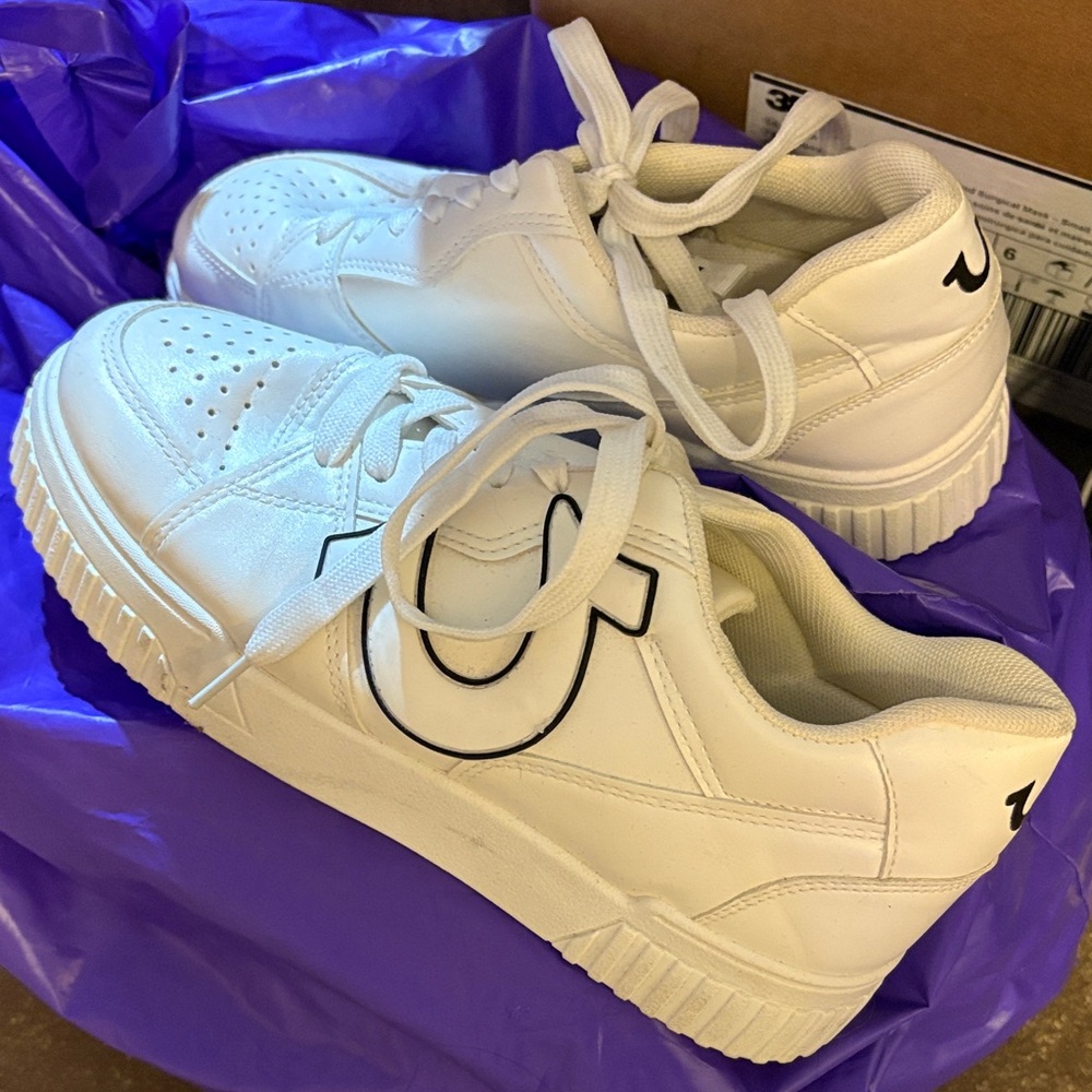 True religion sz 6 White Sneakers